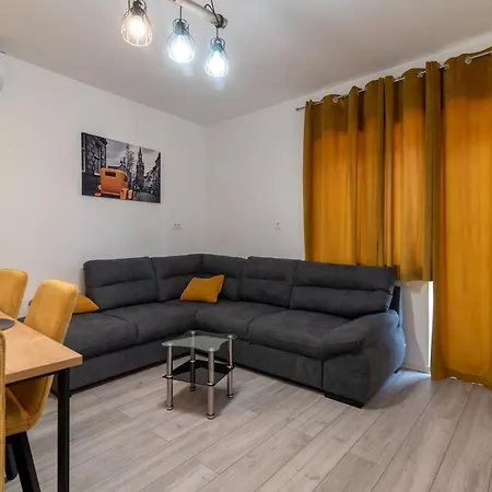 Galeb * Τρογκίρ