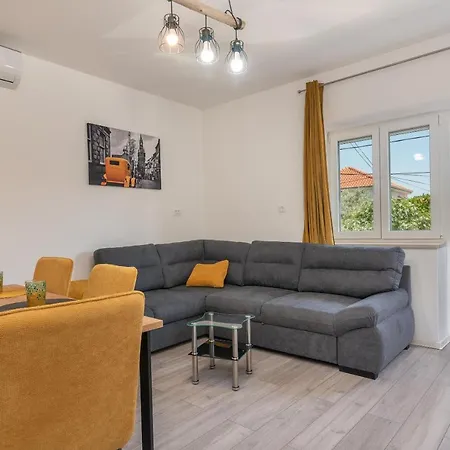 Galeb * Τρογκίρ