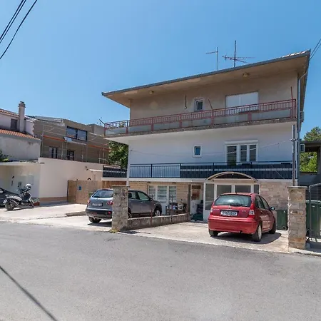 Galeb Τρογκίρ