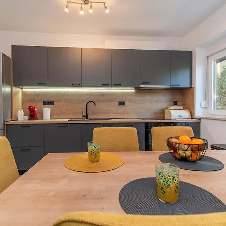 Galeb Апартаменты Трогир